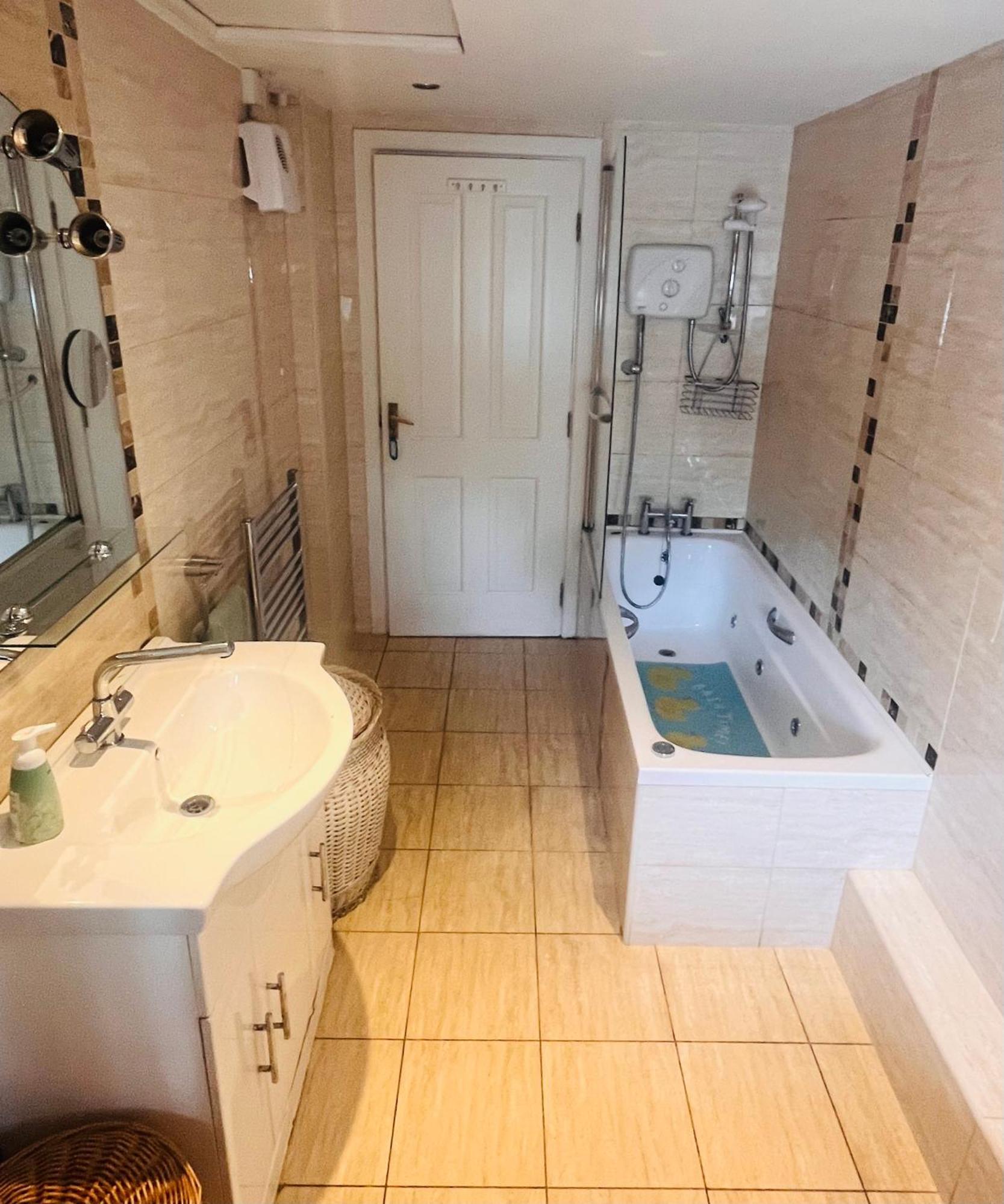 Kingfisher Lodge & Pub Castleconnell الغرفة الصورة